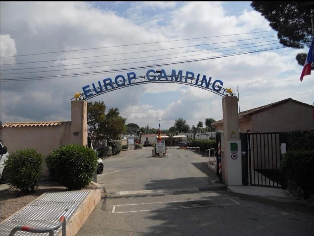 Vacances Familiales Dans Camping Avec Piscine Fréjus Exterior foto